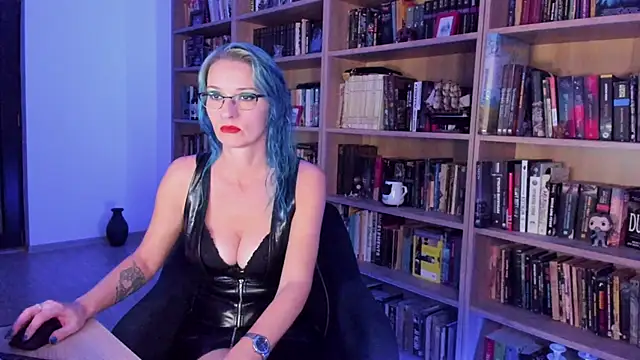 Queen of Hearts1 online show from 6, 11, 2025