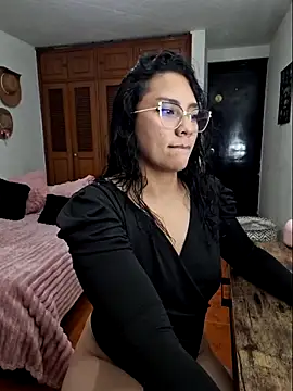 Thaliacooper  online show from 28, 9, 2025