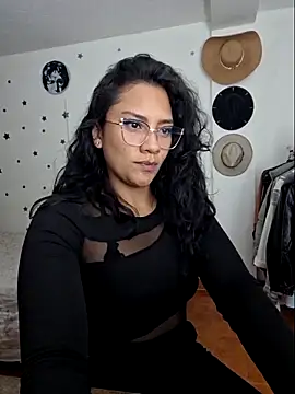 Thaliacooper  online show from 19, 10, 2025