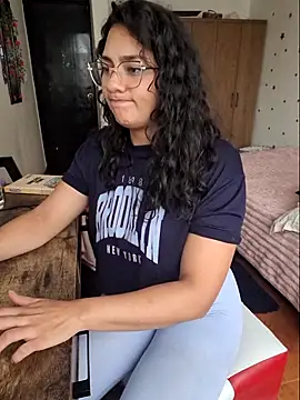 Thaliacooper  online show from 24, 11, 2025