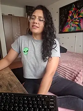 Snapshot of Thaliacooper_ chatting on 29, 4, 2026 Thaliacooper online show from 29, 4, 2026