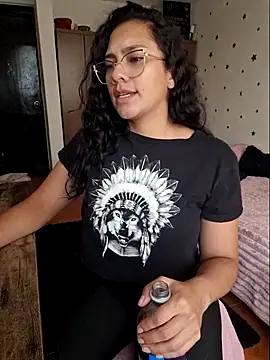 Thaliacooper  online show from 6, 2, 2026