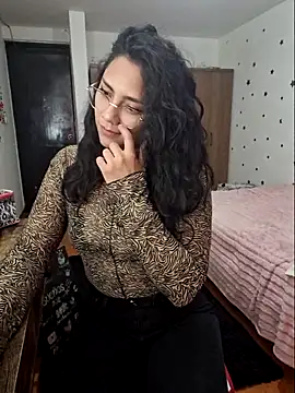 Thaliacooper  online show from 13, 12, 2025