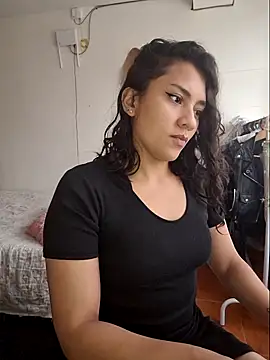 Thaliacooper  online show from 30, 1, 2025