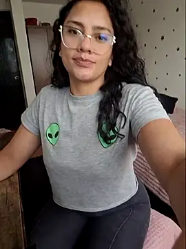 Thaliacooper  online show from 10, 2, 2026