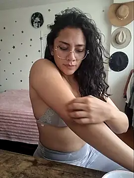 Thaliacooper  online show from 18, 12, 2025