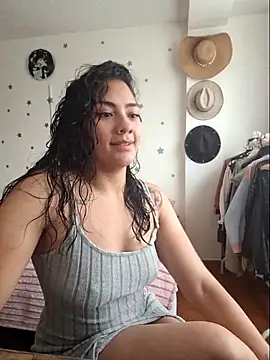 Thaliacooper  online show from 17, 12, 2025