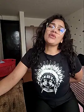 Thaliacooper  online show from 17, 2, 2026