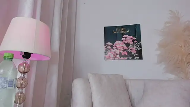 msschloee  online show from 4, 6, 2026
