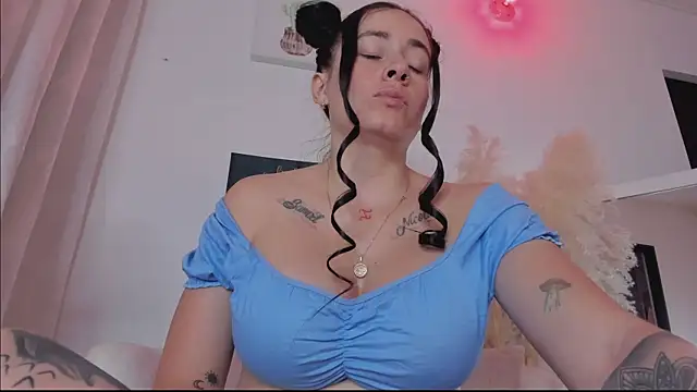 msschloee  online show from 1, 6, 2026