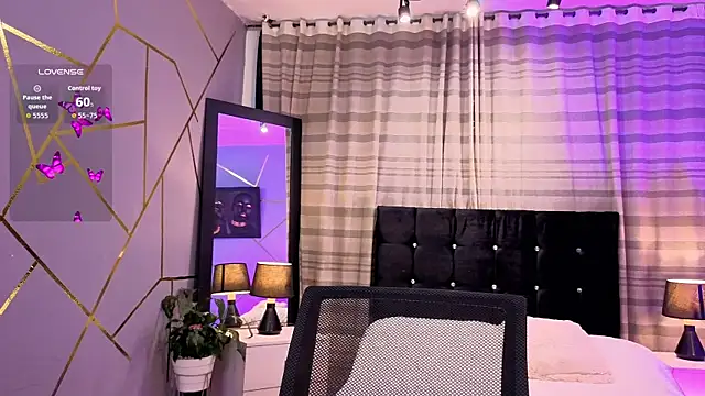 Megan Do Santos online show from 18, 11, 2025