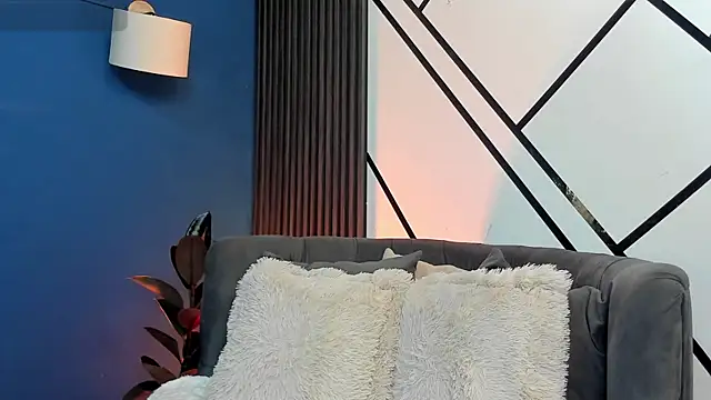 Megan Do Santos online show from 17, 10, 2025