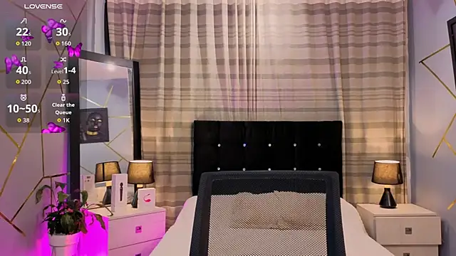 Megan Do Santos online show from 11, 11, 2025