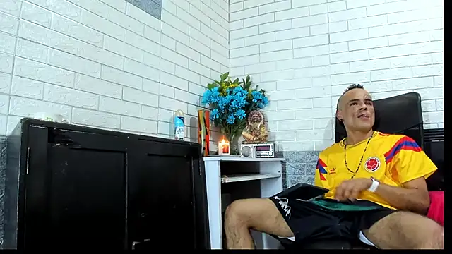 Snapshot of GeorgeZarrate chatting on 27, 6, 2026 GeorgeZarrate online show from 27, 6, 2026