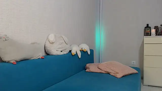 lovely hayley online show from 16, 3, 2025