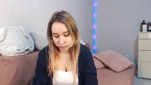 lovely hayley online show from 2, 2, 2026