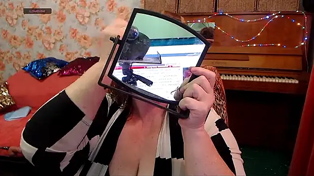 RoseRed69 online show from 2, 11, 2025