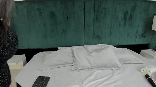 PandoraB  online show from 5, 11, 2025