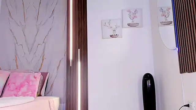 mia six66 online show from 4, 4, 2026