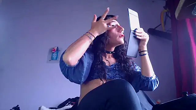 Zafiro subversiva online show from 15, 4, 2026