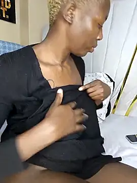 SquirtQueen16 online show from 14, 4, 2026