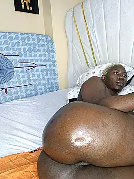 SquirtQueen16 online show from 16, 4, 2026