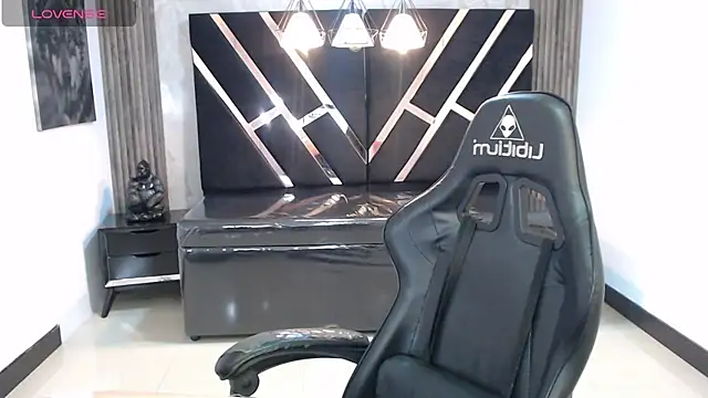 Snapshot of lizzyluk_ch chatting on 18, 11, 2025 lizzyluk ch online show from 18, 11, 2025