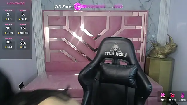 Snapshot of lizzyluk_ch chatting on 7, 10, 2025 lizzyluk ch online show from 7, 10, 2025