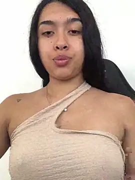 SweetLatiin  online show from 5, 10, 2025