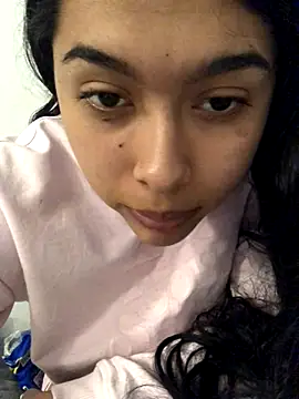 SweetLatiin  online show from 8, 11, 2025