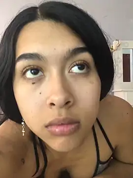 SweetLatiin  online show from 15, 3, 2025