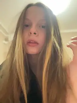 Snapshot of wrenlie chatting on 25, 2, 2025 wrenlie online show from 25, 2, 2025