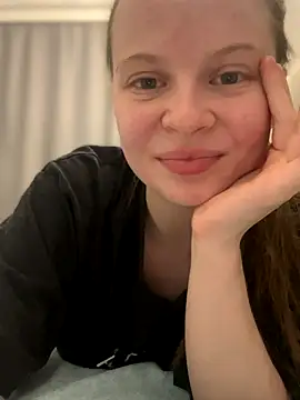 Snapshot of wrenlie chatting on 13, 11, 2025 wrenlie online show from 13, 11, 2025