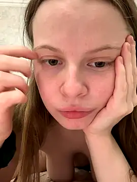 Snapshot of wrenlie chatting on 11, 10, 2025 wrenlie online show from 11, 10, 2025