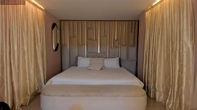 MariaHerrera  online show from 17, 12, 2025