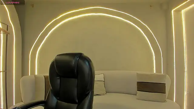 ArianaDumont online show from 4, 3, 2026