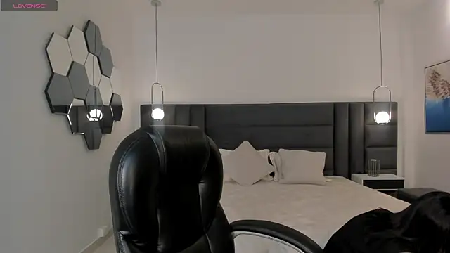 KatieStonne online show from 17, 12, 2025