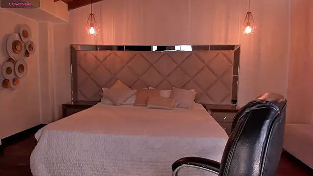 KatieStonne online show from 1, 10, 2025