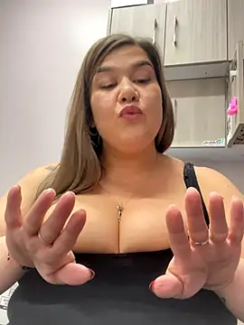 LolaBeretta online show from 14, 10, 2025