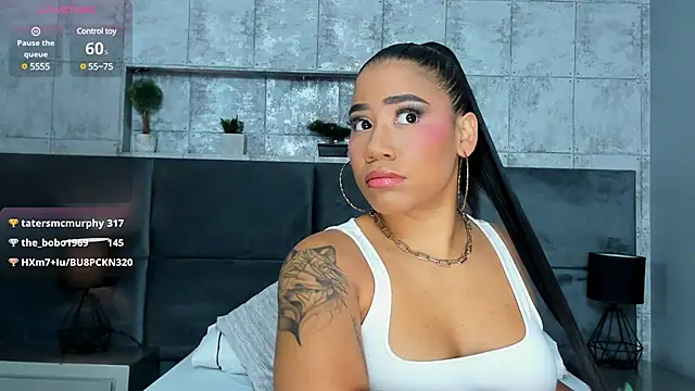 Snapshot of Salome_Diaz_ chatting on 4, 3, 2025 Salome Diaz online show from 4, 3, 2025