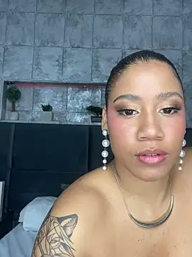 Snapshot of Salome_Diaz_ chatting on 12, 3, 2025 Salome Diaz online show from 12, 3, 2025