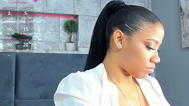 Snapshot of Salome_Diaz_ chatting on 12, 3, 2025 Salome Diaz online show from 12, 3, 2025