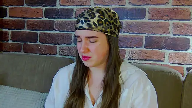 Sofia Hugs online show from 7, 3, 2026