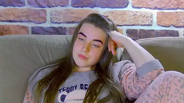 Sofia Hugs online show from 8, 5, 2026