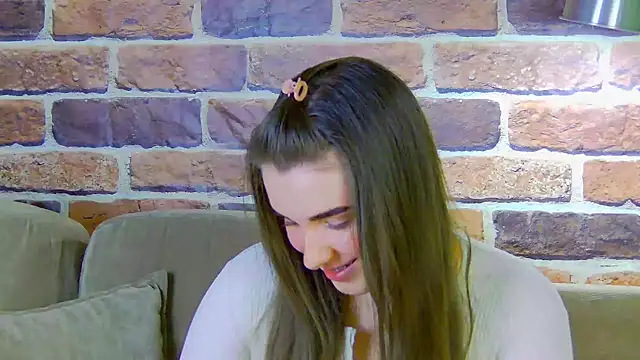 Sofia Hugs online show from 9, 5, 2026
