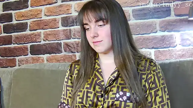 Sofia Hugs online show from 20, 11, 2025