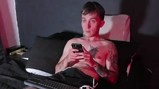 Dylanwhite23  online show from 25, 9, 2025