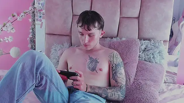 Dylanwhite23  online show from 9, 11, 2025