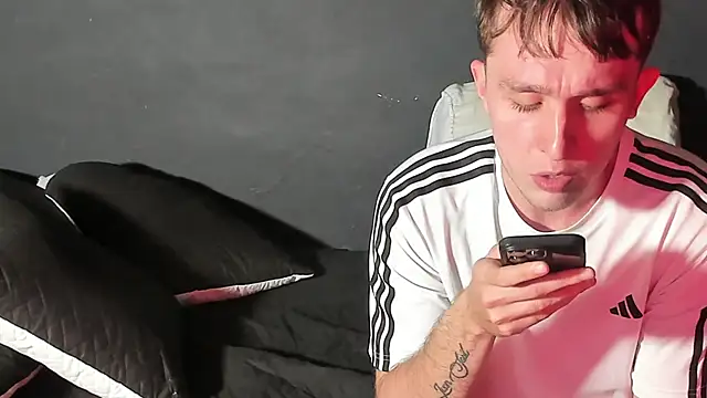 Dylanwhite23  online show from 16, 10, 2025