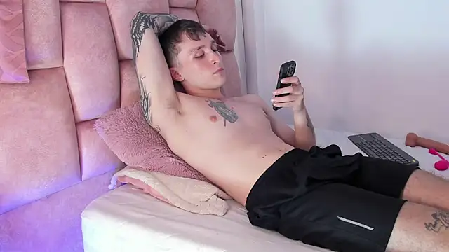 Dylanwhite23  online show from 21, 3, 2025